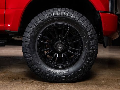 Used 2022 Ford F250 Lariat w/ Black Appearance Package image 12