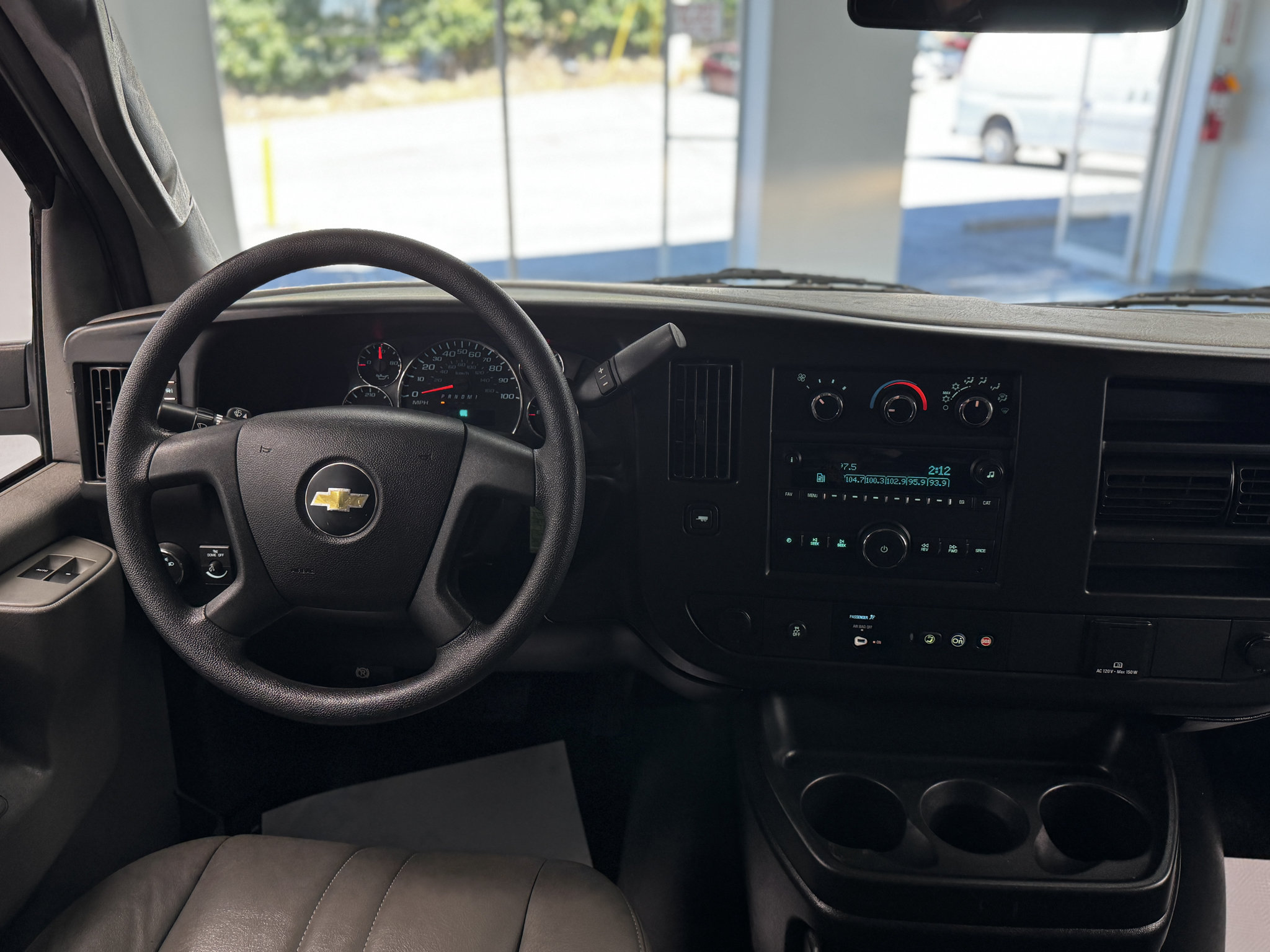 Used 2019 Chevrolet Express 2500 RWD image 16
