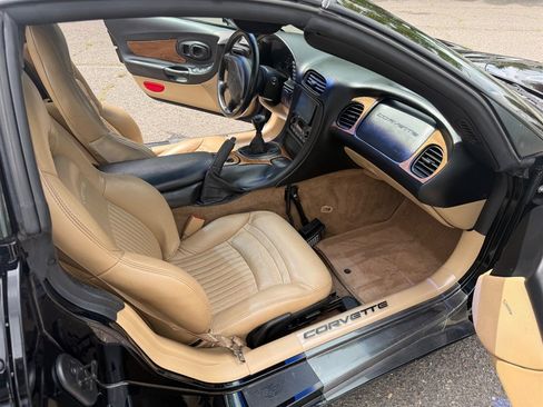 Used 1999 Chevrolet Corvette Coupe w/ Memory Pkg RWD image 11