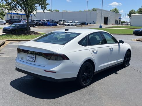 Used 2025 Honda Accord SE image 10