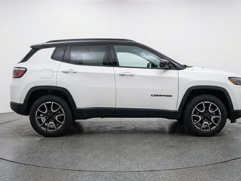 Used 2025 Jeep Compass Trailhawk AWD/4WD image 11