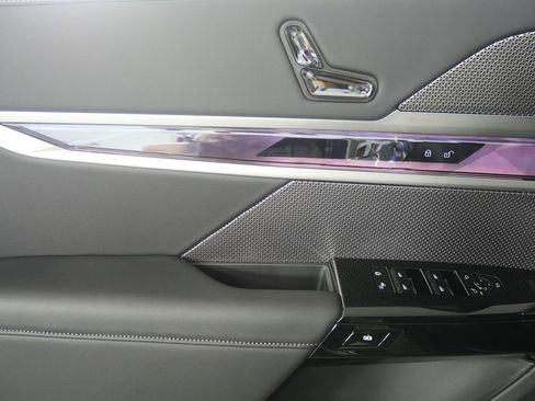 Used 2026 BMW 740i image 9