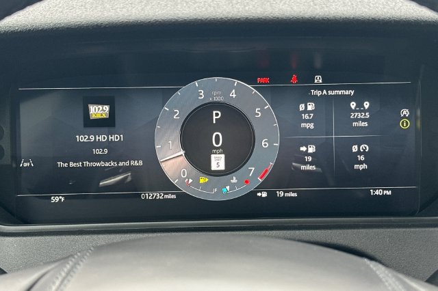 Used 2025 Land Rover Range Rover Velar Dynamic SE AWD/4WD image 30