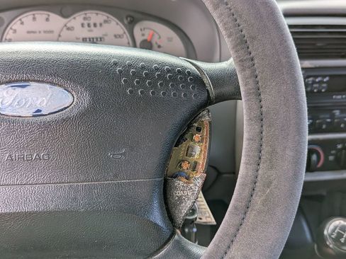 Used 2003 Ford Ranger XL image 19