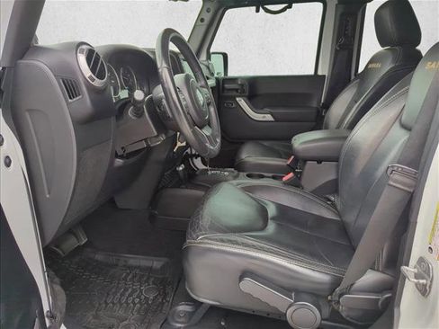 Used 2014 Jeep Wrangler Unlimited Sahara w/ Connectivity Group image 9