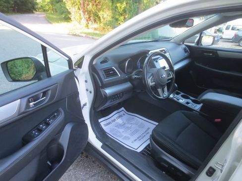 Used 2016 Subaru Outback 2.5i Premium AWD/4WD image 7
