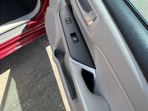 Used 2017 Toyota Camry XLE FWD image 17