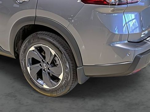 Used 2025 Nissan Rogue SV AWD/4WD image 11