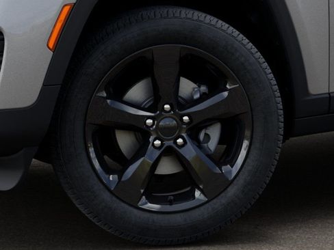 New 2025 Jeep Grand Cherokee Laredo image 8