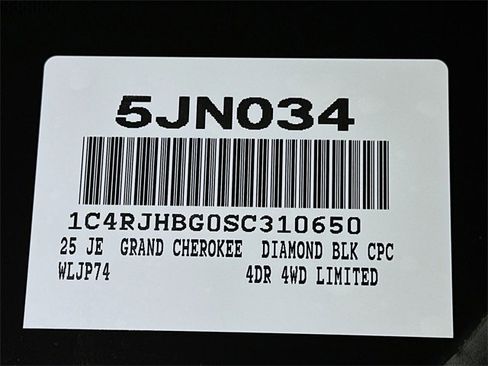 New 2025 Jeep Grand Cherokee Limited w/ Luxury Tech Group II image 17