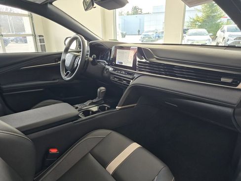 Used 2025 Toyota Camry SE image 47