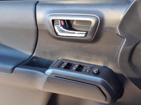 Used 2022 Toyota Tacoma TRD Sport image 21