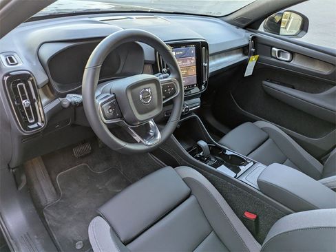 New 2025 Volvo EX40 Core w/ Climate Package image 13