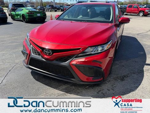 Used 2022 Toyota Camry SE w/ Cold Weather Package FWD image 1