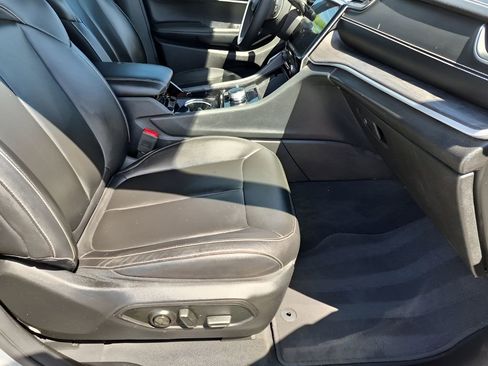 Used 2023 Jeep Grand Cherokee L Limited w/ Luxury Tech Group II image 16