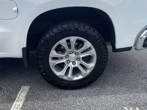 Used 2025 Chevrolet Silverado 1500 LTZ AWD/4WD image 10