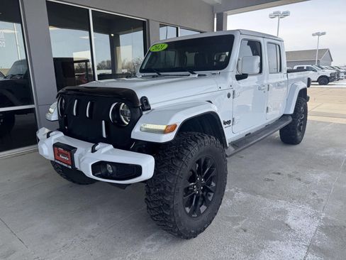 Used 2021 Jeep Gladiator Overland image 2
