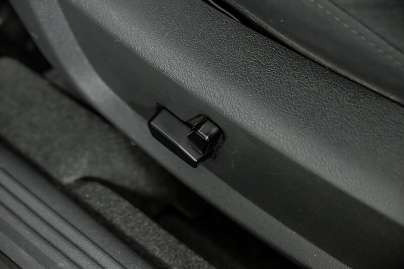 Used 2010 Dodge Challenger R/T w/ Sound Group RWD image 19