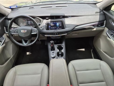 Used 2023 Cadillac XT4 Luxury w/ Cold Weather Package FWD image 10