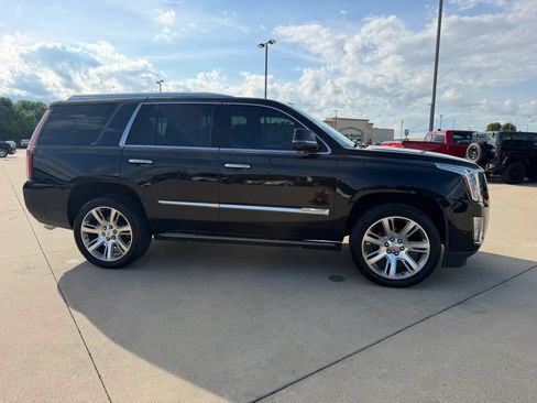 Used 2019 Cadillac Escalade Premium Luxury AWD/4WD image 25