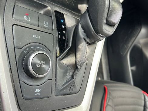 Used 2024 Toyota RAV4 LE AWD/4WD image 26