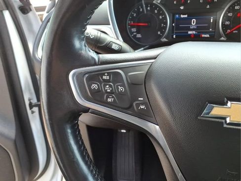 Used 2022 Chevrolet Equinox LT w/ Driver Convenience Package AWD/4WD image 16
