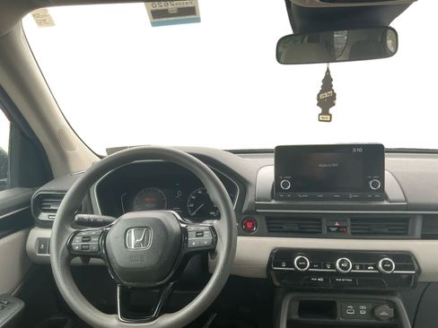 Used 2023 Honda Pilot LX image 10