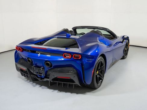 Used 2022 Ferrari SF90 Spider image 2