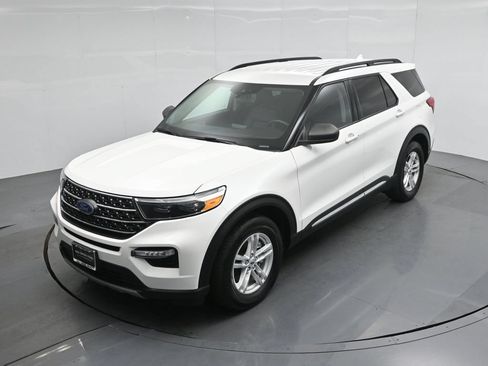 Certified 2023 Ford Explorer XLT w/ Equipment Group 202A RWD image 38