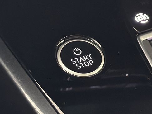 Used 2025 Audi Q4 e-tron Premium w/ Convenience Package image 22