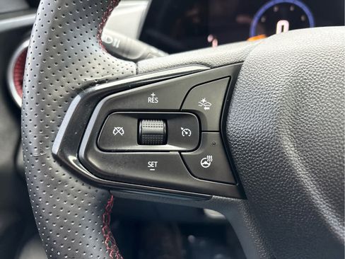 Used 2024 Chevrolet Trax RS w/ Sunroof Package image 19