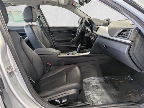 Used 2017 BMW 320i xDrive Sedan AWD/4WD image 21