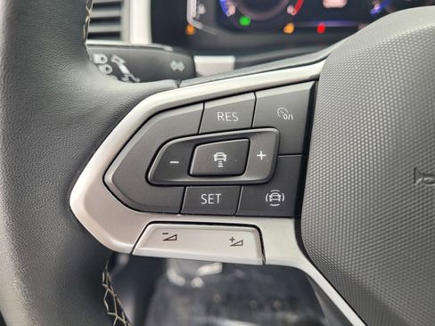 Used 2022 Volkswagen Atlas Cross Sport SE image 21