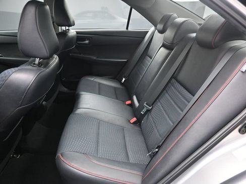 Used 2015 Toyota Camry SE FWD image 15