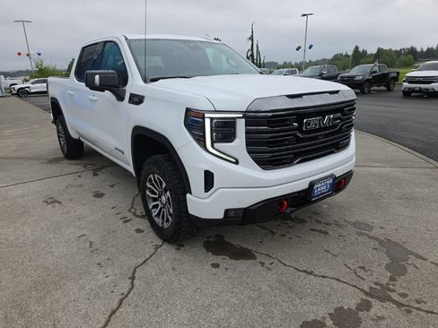 Used 2023 GMC Sierra 1500 AT4 w/ Technology Package AWD/4WD image 8