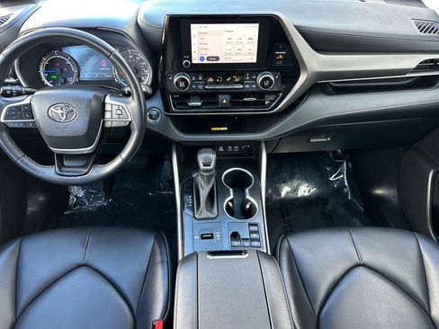 Used 2023 Toyota Highlander XLE AWD/4WD image 12