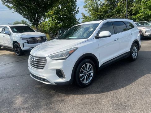 Used 2018 Hyundai Santa Fe SE FWD image 3