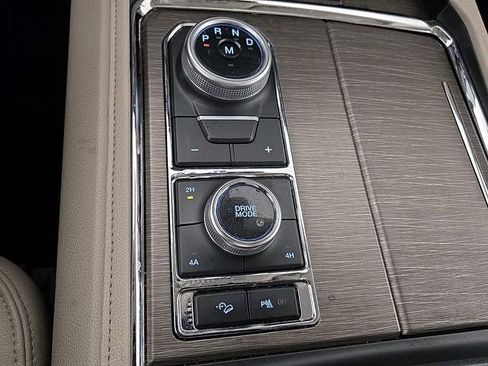 Certified 2024 Ford Expedition Limited image 28