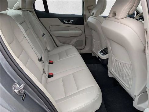 Used 2020 Volvo S60 T5 Inscription image 21