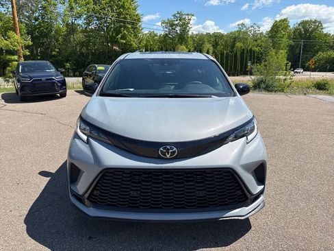 Used 2026 Toyota Sienna XSE AWD/4WD image 9