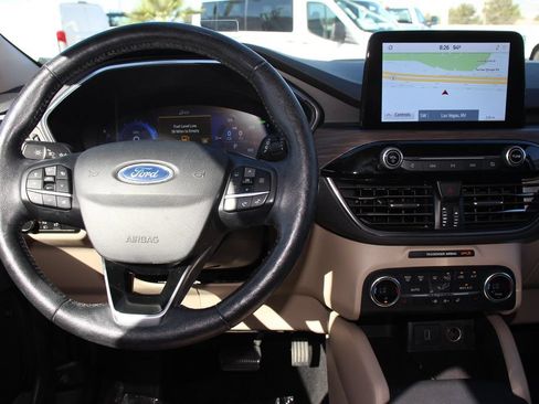 Certified 2020 Ford Escape Titanium w/ Titanium Premium Package 2.0 AWD/4WD image 17