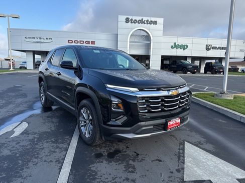 Used 2025 Chevrolet Equinox LT image 2