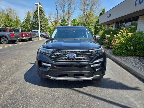 Used 2022 Ford Explorer XLT w/ Equipment Group 202A AWD/4WD image 5
