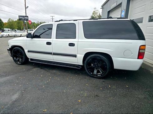Used 2003 Chevrolet Suburban LS w/ LS Preferred Equipment Group image 2