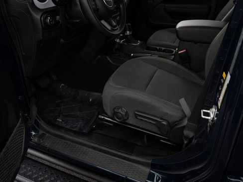 Used 2025 Jeep Gladiator Mojave AWD/4WD image 17