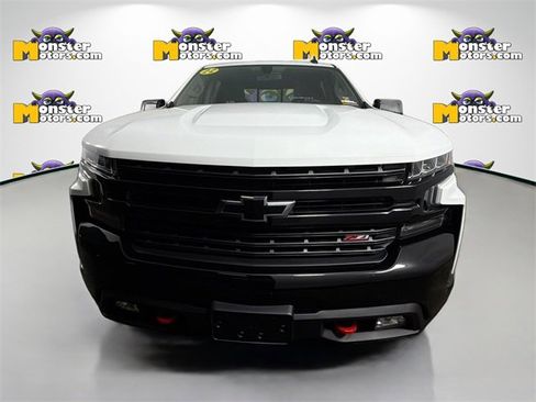 Used 2022 Chevrolet Silverado 1500 LT Trail Boss w/ Convenience Package II image 2