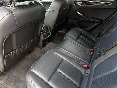 Used 2023 Porsche Macan image 30