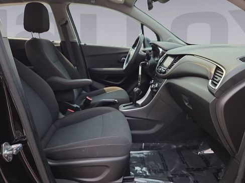 Used 2020 Chevrolet Trax LS w/ LPO, Protection Package AWD/4WD image 17