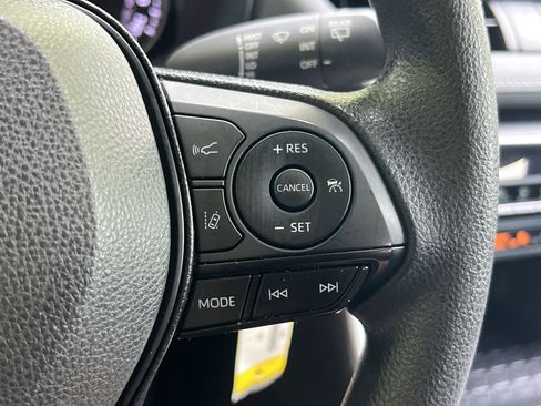 Used 2022 Toyota RAV4 LE FWD image 21