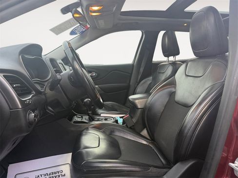 Used 2019 Jeep Cherokee Latitude Plus image 9